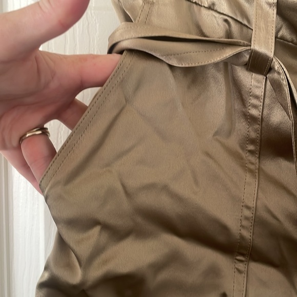 Banana Republic Silk Charmeuse Cargo Shorts NWOT size 4 - Picture 8 of 8